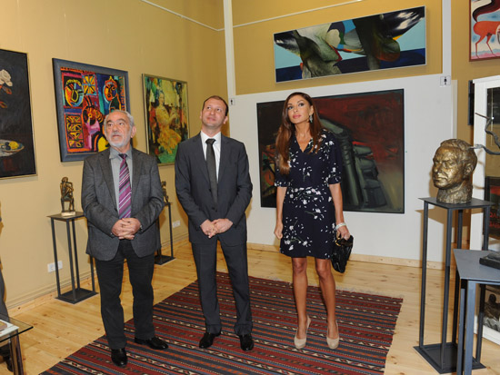 Birinci xanım Mehriban Əliyeva Berlindəki "Berlin-Baku-Galeri" sərgi salonunda və Azərbaycanın Almaniyadakı səfirliyində olub (FOTO)